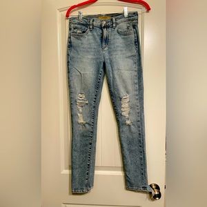 Joe’s Jeans The Icon Mid-rise Skinny Ankle. Great used condition. $38